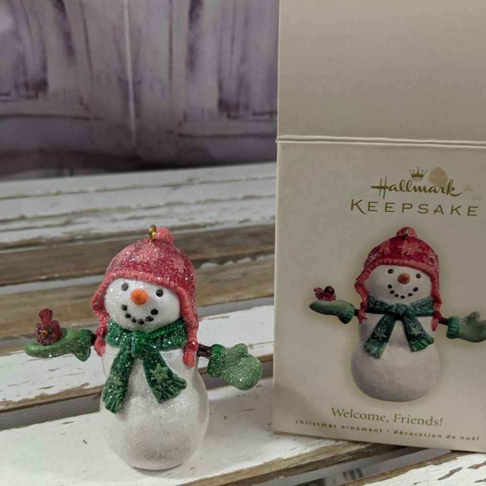 Hallmark Keepsake WELCOME FRIENDS‎ Snowman Holding